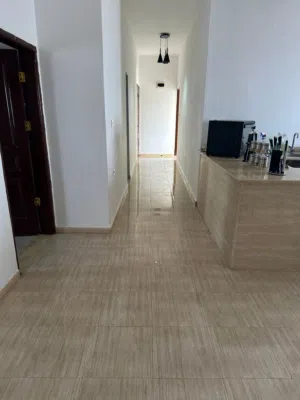 شقة للايجار نص مفروشة