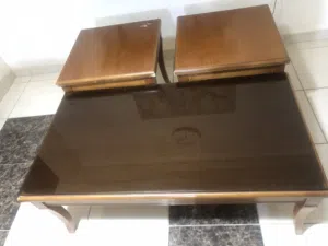 طقم طربيزات للبيع زان بحاله جيده. بسعر مناسب.
