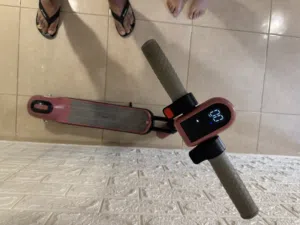 سكوتر اطفال كهربائي شغال ميه بالميه لعمر من 4 الي 12 سنه