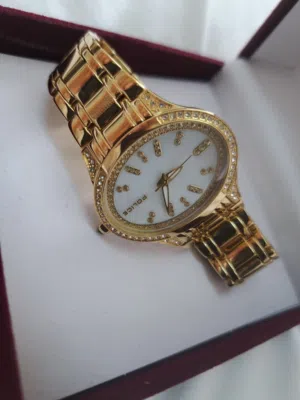 ساعة يد ستاتي ماركة police لون ذهبي مستعملة اشي بسيط  بحالة ممتازة