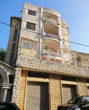 4 Floors . 600 m2 . Agent0