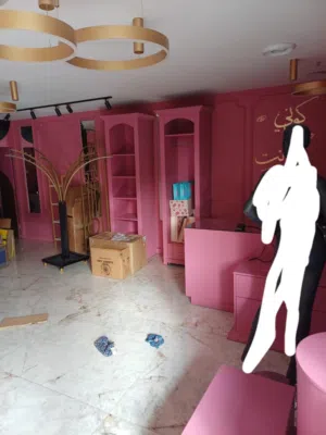 ديكور و ارفف و مكتب معرض تجاري للبيع