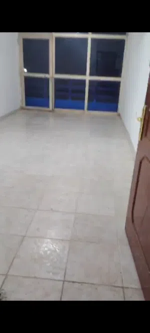 شقه للايجار 75م