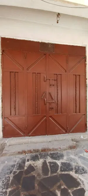 باب حديد من القديم الاصلي نظيف