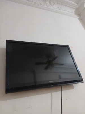 شاشات عدد 2 بسعر مقري للبيع شاشه غزال 32 سمارت شاشه شارب 32 استعمال تسع اشهر فقط بحاله الوكال