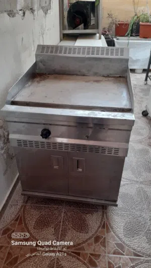 ثلاجات و جريل و طاولات عمل بسعر حرق
