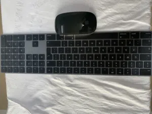 Apple mouse and keyboard in very good condition