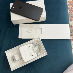 Apple iPhone 7 32 GB in Abu Dhabi