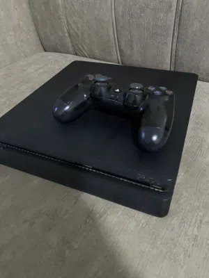 PlayStation 4 PlayStation for sale in Al Dakhiliya