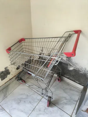 سلة تسوق شبه جديدة