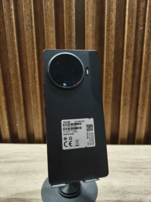 تكنو كامون 30 برو 5G ذاكرة 256 / 12 بدون ملحقات  نضافه 100% استخدام شهر