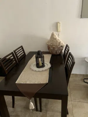 سفره مكونه من اربع كراسي للبيع 25 دينار