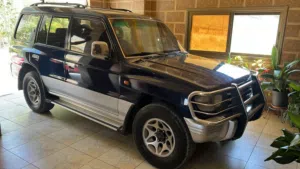 ميتسوبيشي باجيرو GLS 2000 موديل 2000 أزرق، مستعمل، أوتوماتيك، خليجي، 7 مقاعد