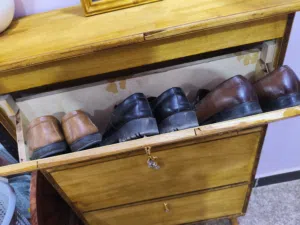 جزامة احذية مرتبة وتشيل هواية