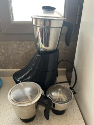 Well maintained mixer grinder and other household items