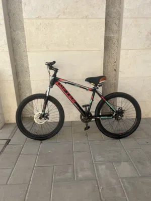 السيكل نضيف بس بريك واحد مايستغل والتغير الي ورا معلق يبتل تصليح