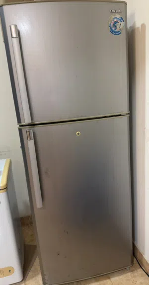 ثلاجه لبيع
