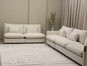 كنب صالة بحالة ممتازة Off-white Sofa