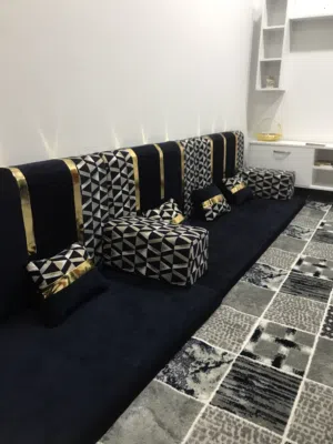 كعده نظيفه متكونه من خمس منادر مع مساند وموسسات