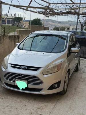 فورد C-MAX 2013 هايبرد مرخصة بحالة ممتازة مع زوائد وتقنيات حديثة