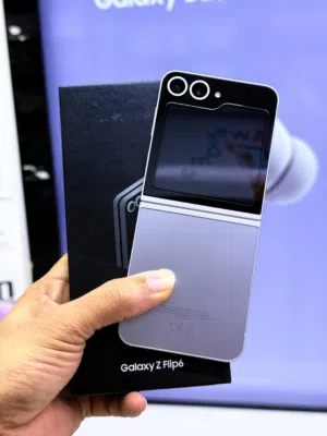 Samsung Galaxy Z Flip6 256 gb Zero Scratch like new with Box Cable Available One Month shop warranty