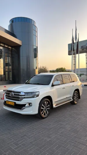 Used Toyota Land Cruiser in Muscat