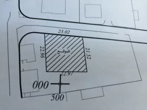 ارض سكانية في تاجوارء طريق المشتل