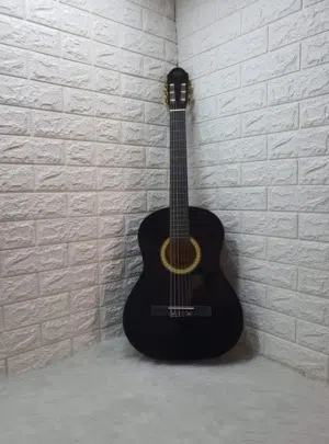 جيتار كلاسيكي اسود