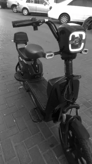 electric scooter for sale only 1 month used ony there is some scratches on the front