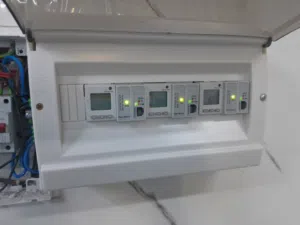 فني كهرباء محترف