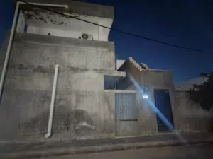 السلام عليكم في منزل للبيع معاه زوز شقق