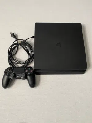 PS4 Slim in excellent condition /بلاستيشن 4 سليم بحالة ممتازة