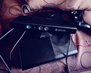 للبيع XboxE 360 بحالة ممتازة مع كاميرا