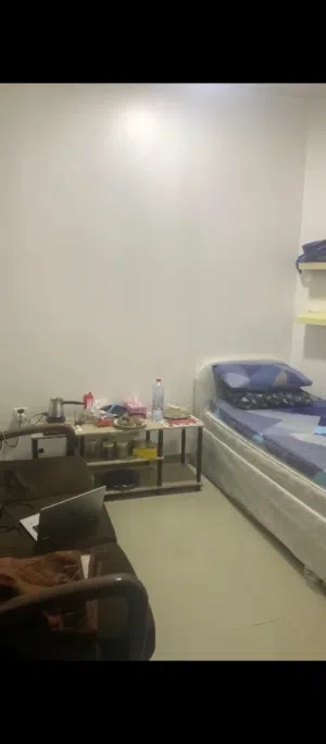 من المالك مباشر متاح غرفة مساحة جيدة للايجار ل شخص ب سعر مناسب جدا 1450 درهم فقط شامل كل شيء