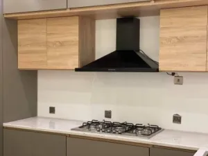 رخام صناعي وطبيعي للمطابخ والكونترات والمحلات التجارية تفصيل وتركيب حسب الطلب رخام كورين درجه اوله