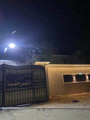 بيت كامل جميل مع حديقة وكراج للبيع