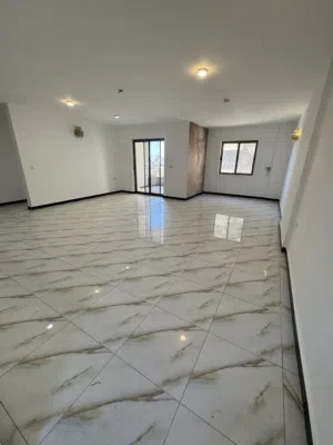شقة مساحة 195 في مجمع الايادي السكني بسكولاتة / السفارات