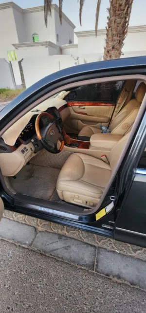 Used Lexus LS in Abu Dhabi