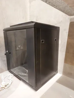 خزانة سيرفرات حجم صغير Server Rack Small size