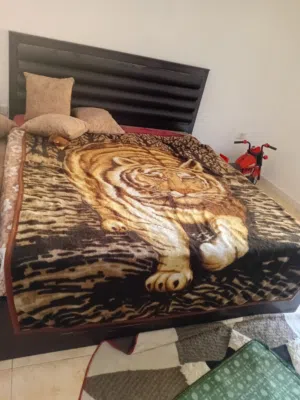 تخت غرفة نوم مزدوج