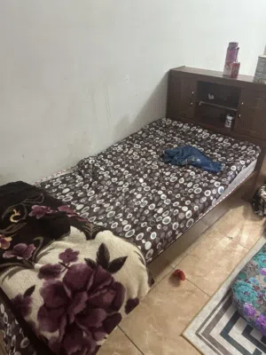 سرير عدد 2 وكنتور وميز تواليت