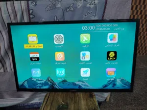 شاشه شارك حجم 32، بدون نت ومكفوله، وياها ريموت وقاعده وستلايت نت، دقتها LED, السعر ب 90 وبيها مجال،