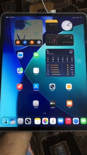 ايباد ابل برو للبيع  حجم الشاشه 12.9انش  الذاكره 256 البطاريه 89