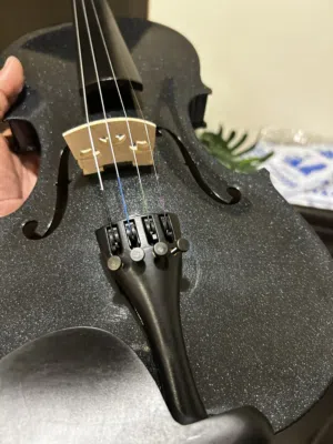 كمنجة جديدة بالكرتونviolin