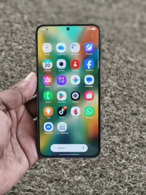 s23 plus 5G  256gb good condition little   scratch see picture (phone only)