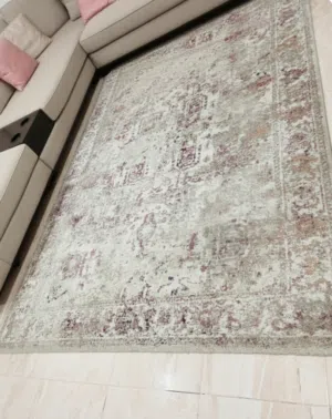 سجاده مميزه جدا معرقه تعريقه ناعمه لون افوايت مع خمري او زهري نوع مصري من شركه النساجون العرب