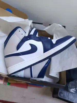 Orignal nike air jordan shoe for sale new unused with box size 45.