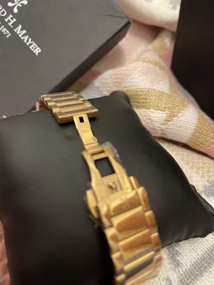 Others . Analog Quartz . Gold . New2