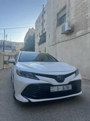 تويوتا كامري LE موديل 2020 ليثيوم اصلي ممشى قليل بحالة الوكالة