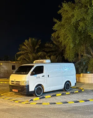 شاحنة مغلقة (براد + تجميد) للأجار اليومي مع السائق